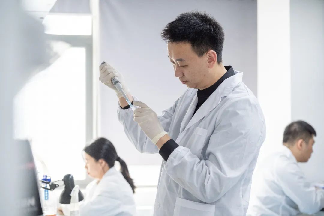 Cell |深理工等合作發(fā)現(xiàn)髓系惡性血液腫瘤重要家族風(fēng)險因素